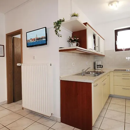 Spadici Mit 2 Schlafzimmern 300m Bis Zum Apartmán Poreč
